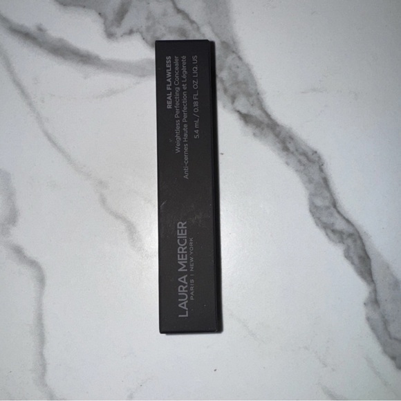 Laura Mercier 2C1 Real Flawless Weightless Perfecting Concealer .18oz NEW❗️‼️ - Picture 1 of 3